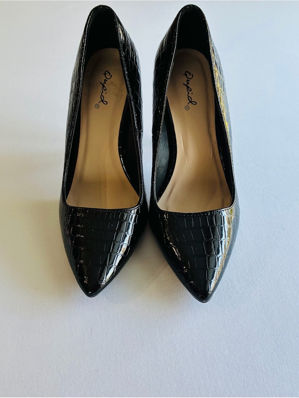 Qupid Black Croc-Embossed Pointed Toe Pumps Size 6
